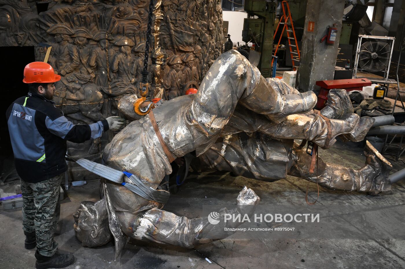 Создание памятника, посвященного 80-летию Курильской десантной операции