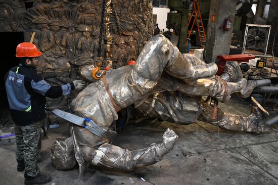 Создание памятника, посвященного 80-летию Курильской десантной операции