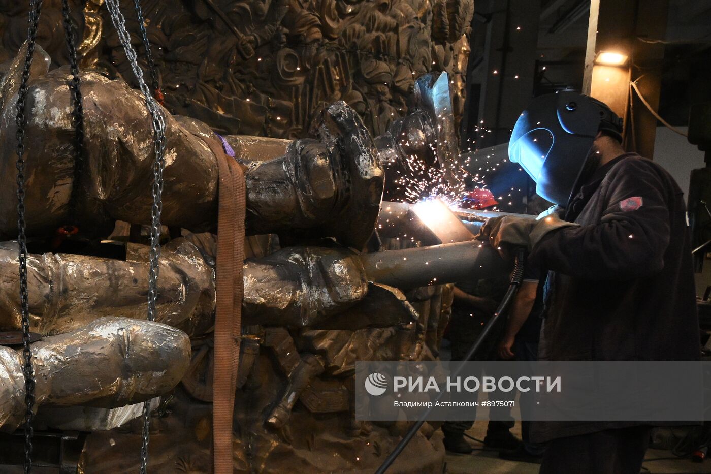 Создание памятника, посвященного 80-летию Курильской десантной операции