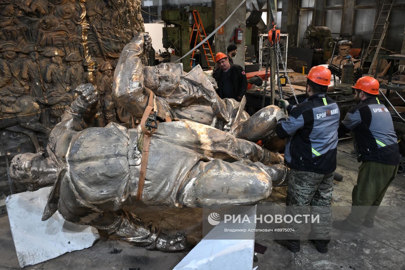 Создание памятника, посвященного 80-летию Курильской десантной операции