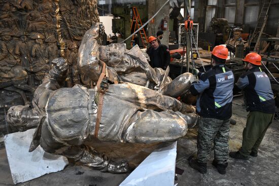 Создание памятника, посвященного 80-летию Курильской десантной операции