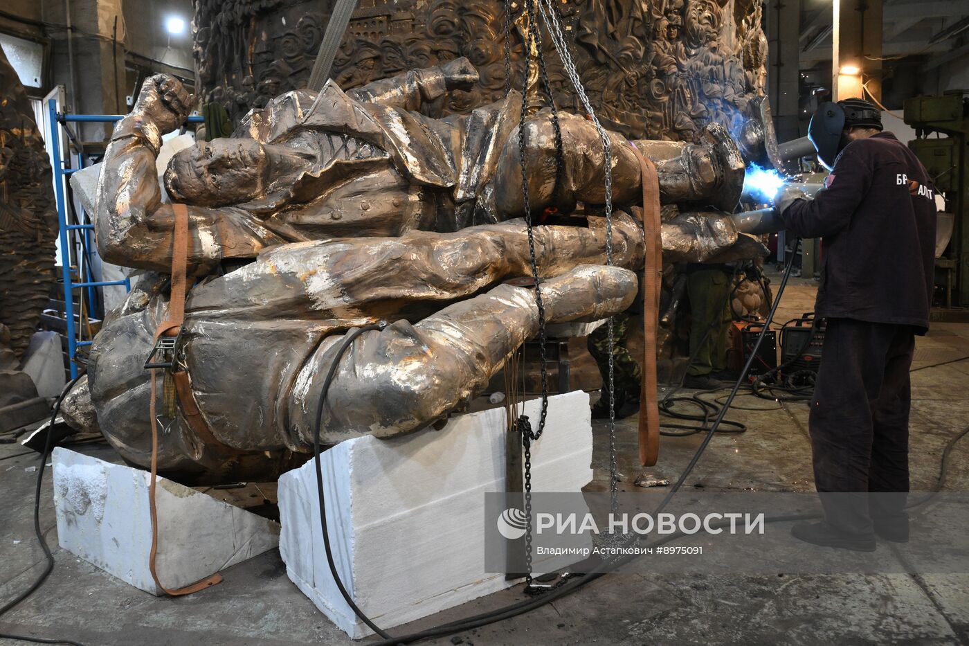 Создание памятника, посвященного 80-летию Курильской десантной операции