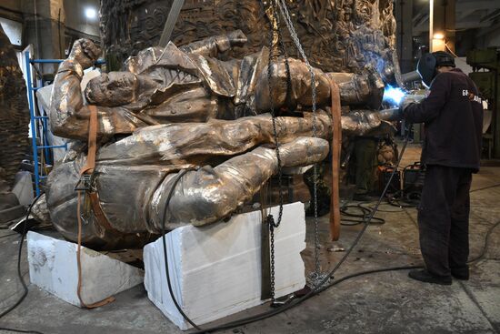 Создание памятника, посвященного 80-летию Курильской десантной операции