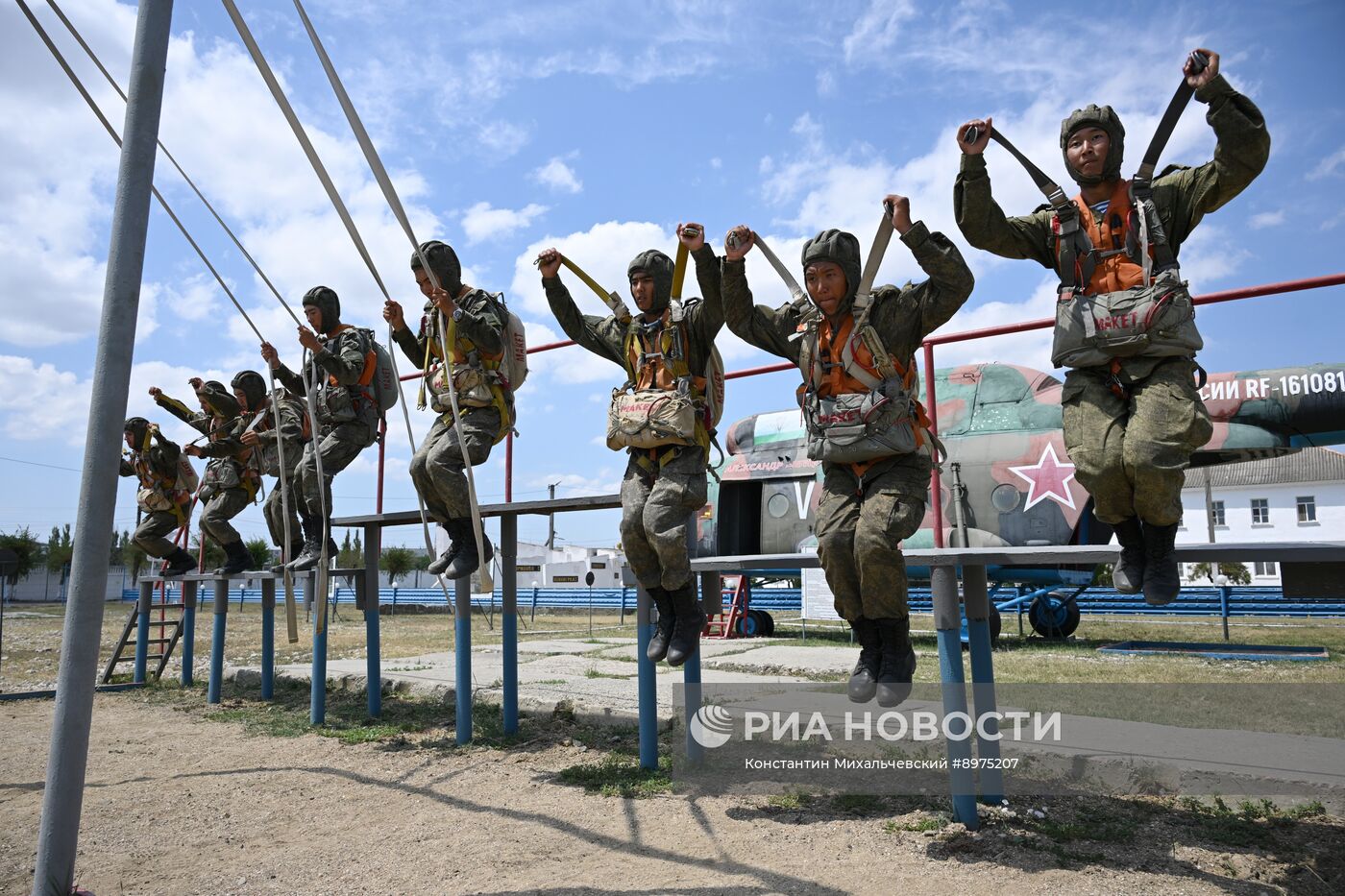 Подготовка военнослужащих десантно-штурмового полка ВДВ в Крыму