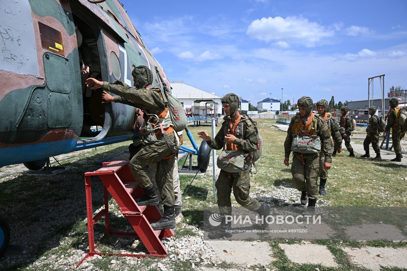 Подготовка военнослужащих десантно-штурмового полка ВДВ в Крыму