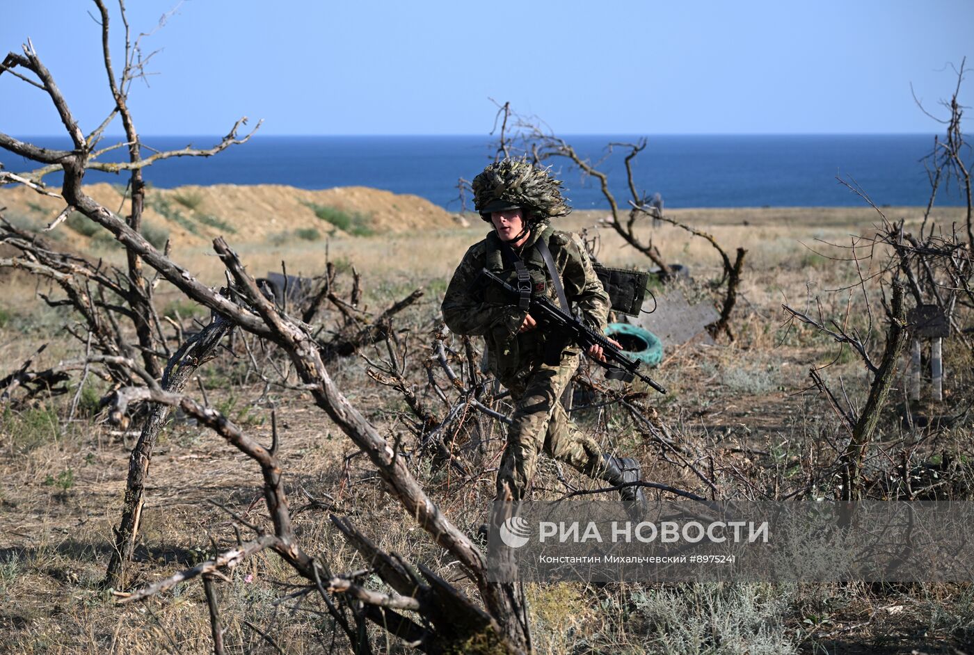 Подготовка военнослужащих десантно-штурмового полка ВДВ в Крыму