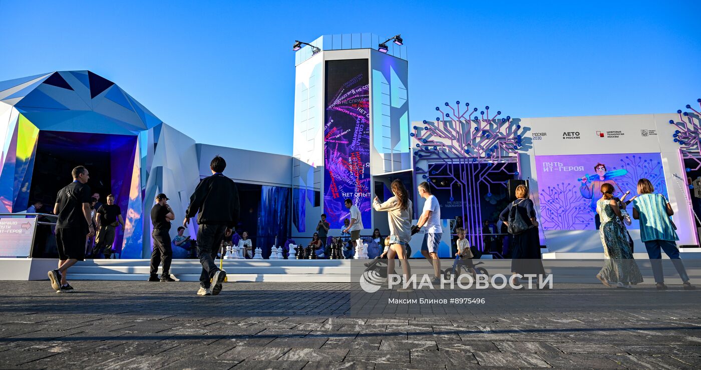Открытие экспозиции "Путь ИТ-героя" в Москве
