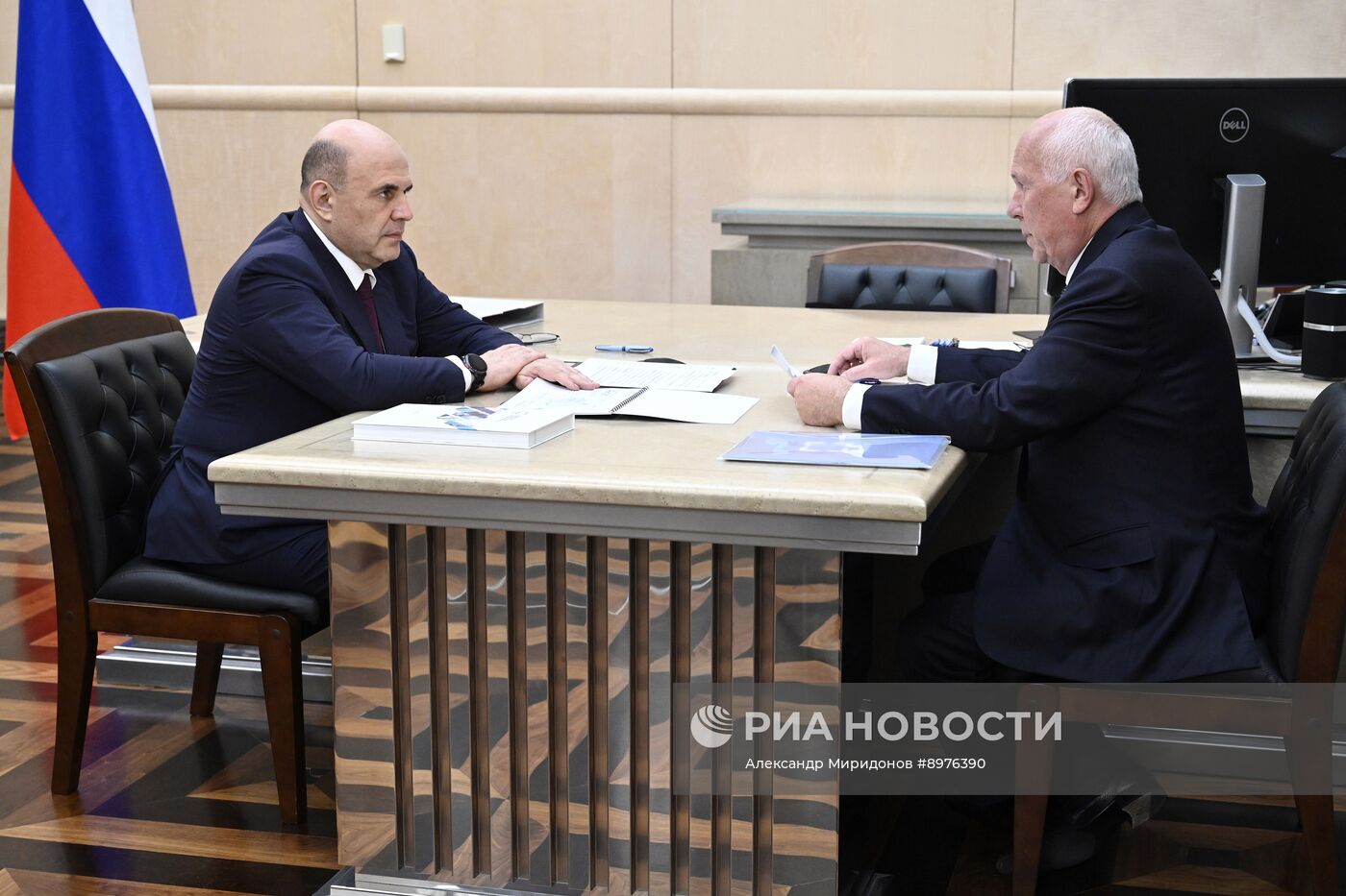 Премьер-министр Михаил Мишустин встретился с директором госкорпорации "Ростех" Сергеем Чемезовым