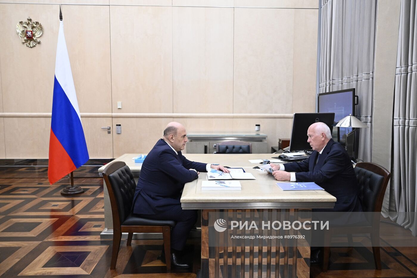 Премьер-министр Михаил Мишустин встретился с директором госкорпорации "Ростех" Сергеем Чемезовым