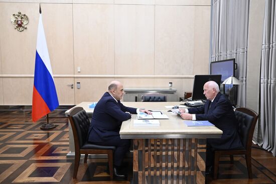Премьер-министр Михаил Мишустин встретился с директором госкорпорации "Ростех" Сергеем Чемезовым