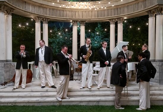 Съёмки фильма Алексея Учителя "Шум времени"