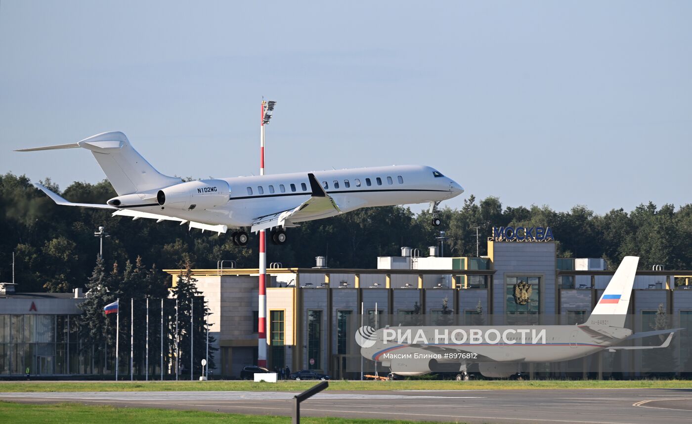 Самолет с делегацией США приземлился в аэропорту Внуково-2 