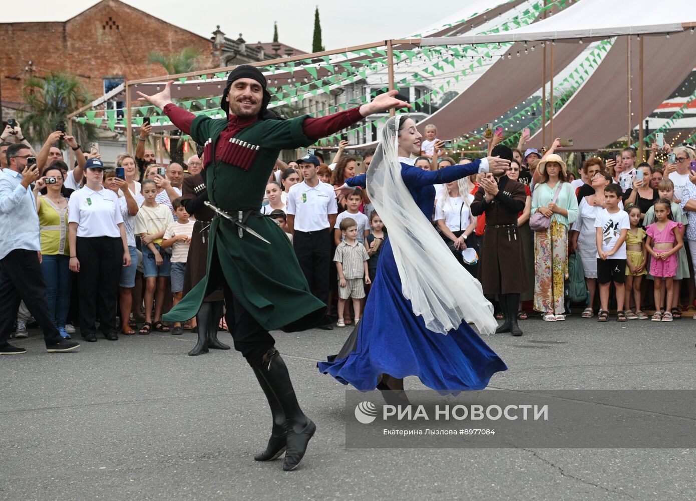 Первый тестовый рейс пассажирского судна "Комета 120М" из Сочи в Сухум