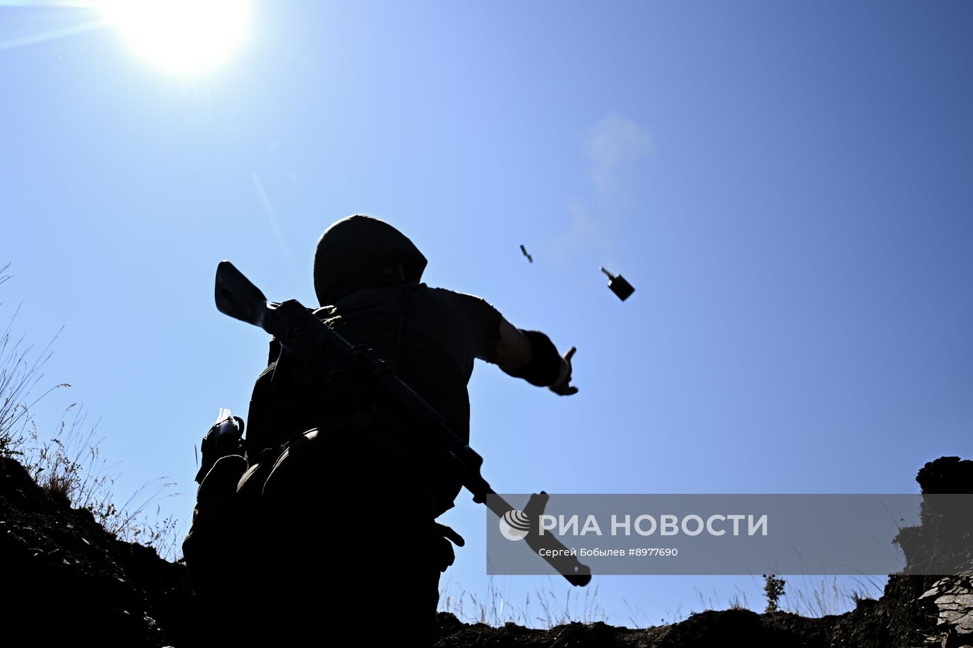 Отработка боевого слаживания военнослужащими 8-й разведывательной штурмовой бригады добровольческого корпуса Южной группировки войск в ЛНР