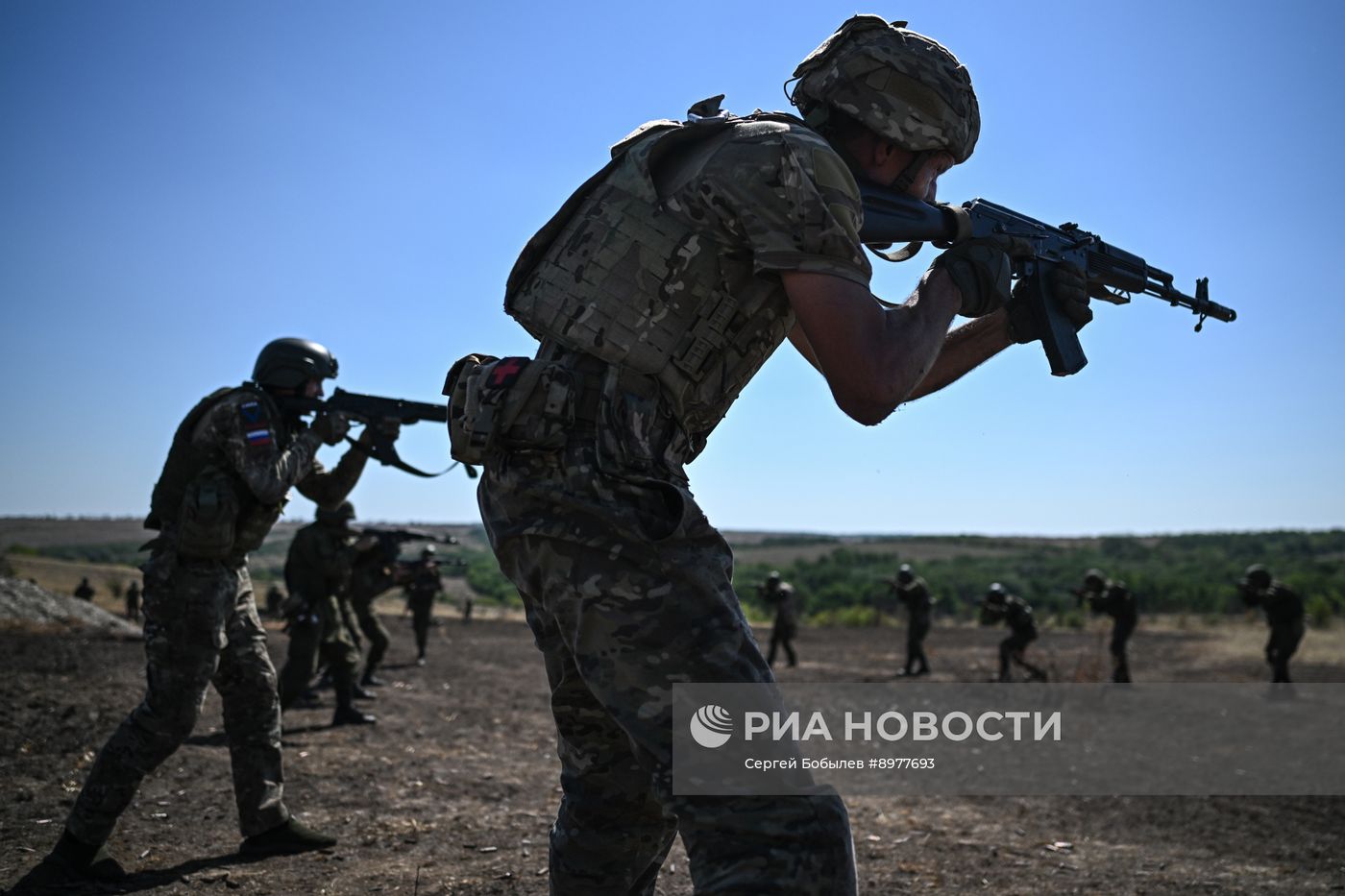 Отработка боевого слаживания военнослужащими 8-й разведывательной штурмовой бригады добровольческого корпуса Южной группировки войск в ЛНР
