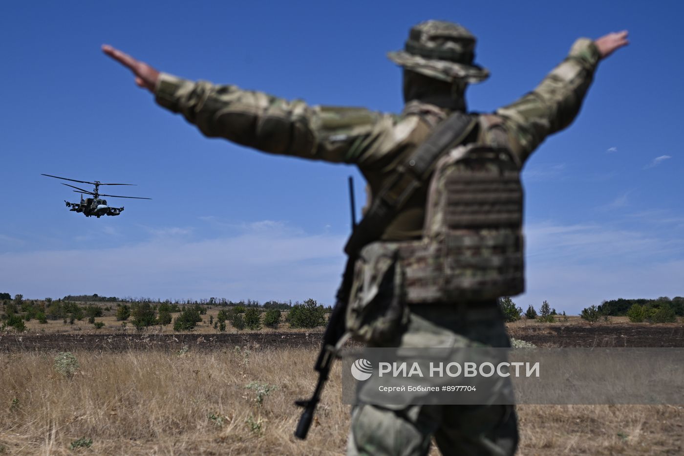 Отработка боевого слаживания военнослужащими 8-й разведывательной штурмовой бригады добровольческого корпуса Южной группировки войск в ЛНР