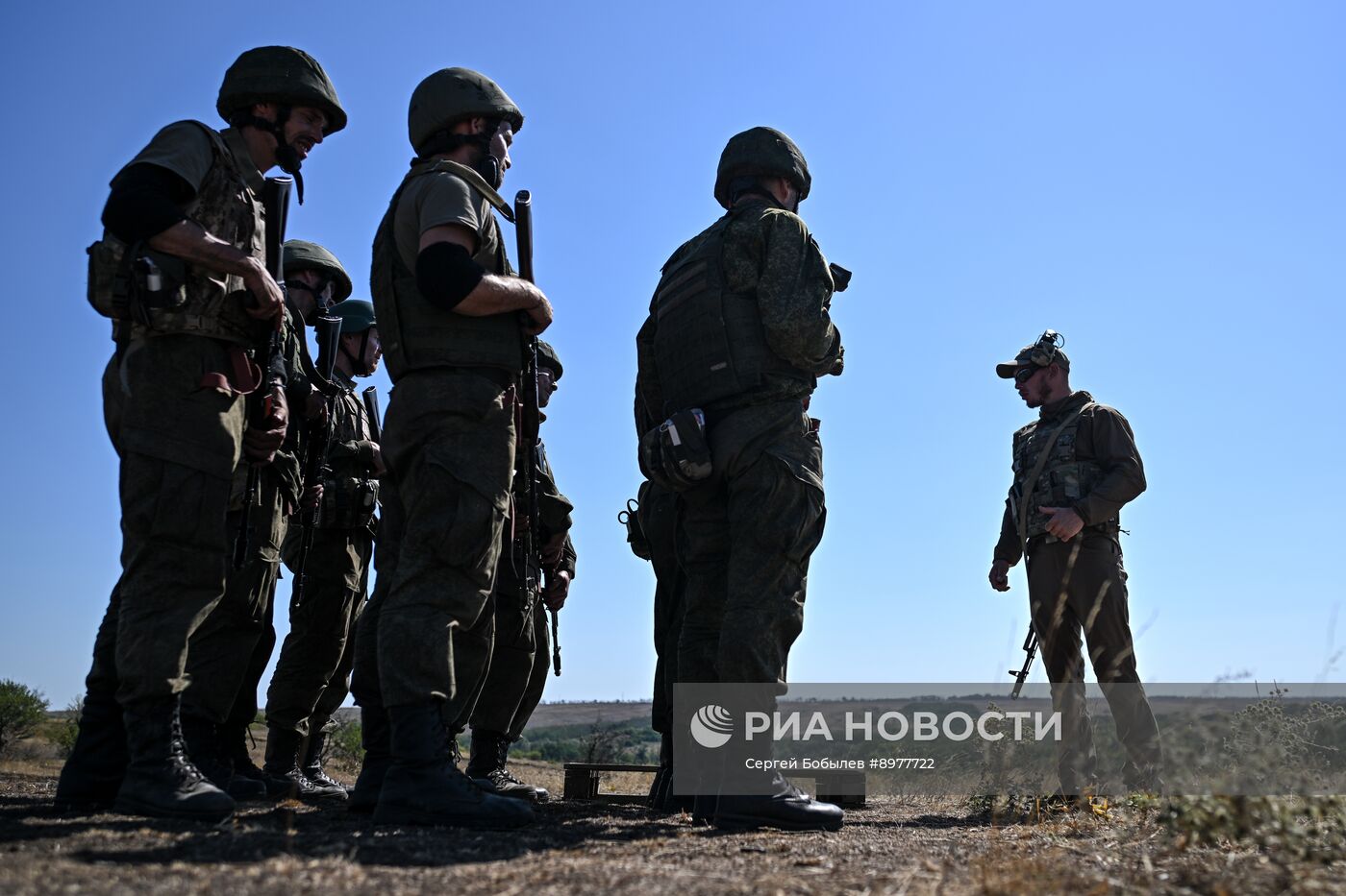 Отработка боевого слаживания военнослужащими 8-й разведывательной штурмовой бригады добровольческого корпуса Южной группировки войск в ЛНР