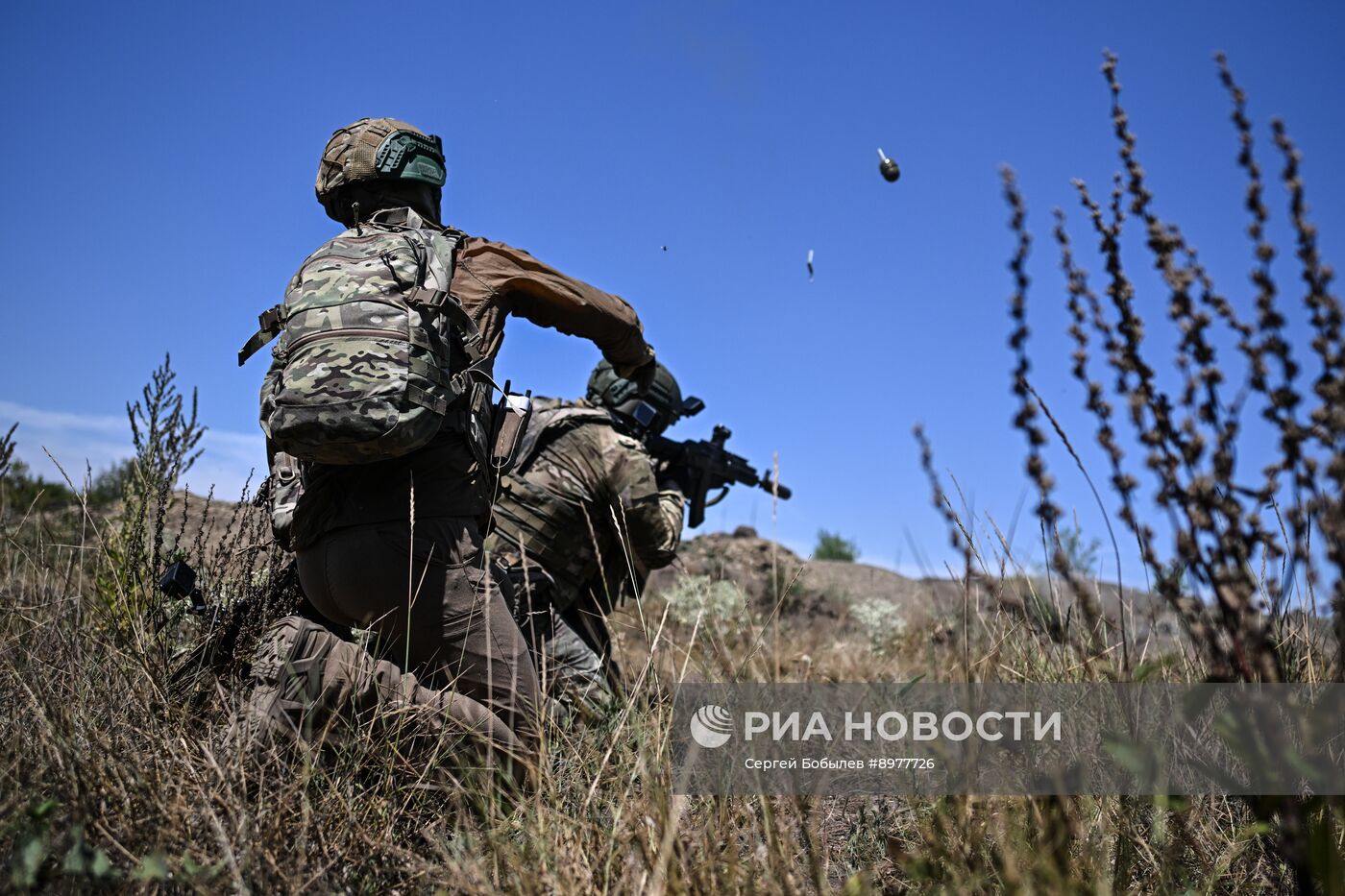 Отработка боевого слаживания военнослужащими 8-й разведывательной штурмовой бригады добровольческого корпуса Южной группировки войск в ЛНР