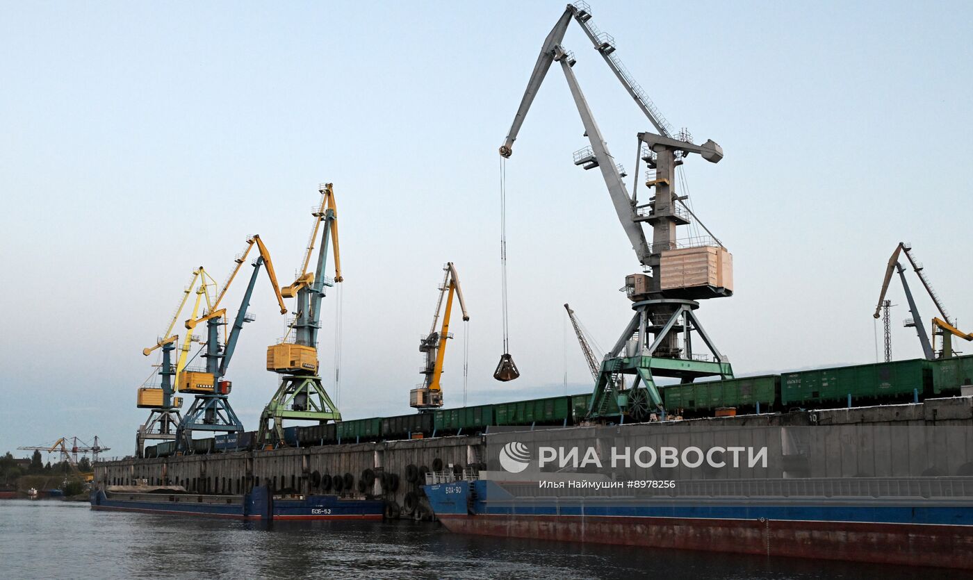 Работа Лесосибирского речного порта 