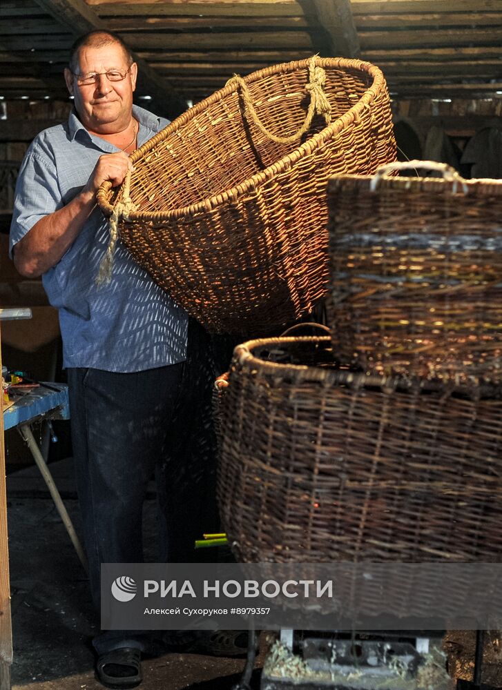 Изготовление плетеных корзин и деревянных грабель в Тамбовской области
