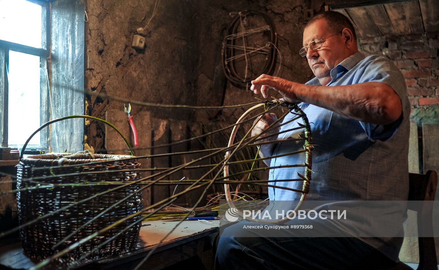 Изготовление плетеных корзин и деревянных грабель в Тамбовской области