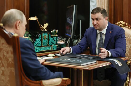 Президент Владимир Путин встретился с губернатором Омской области Виталием Хоценко