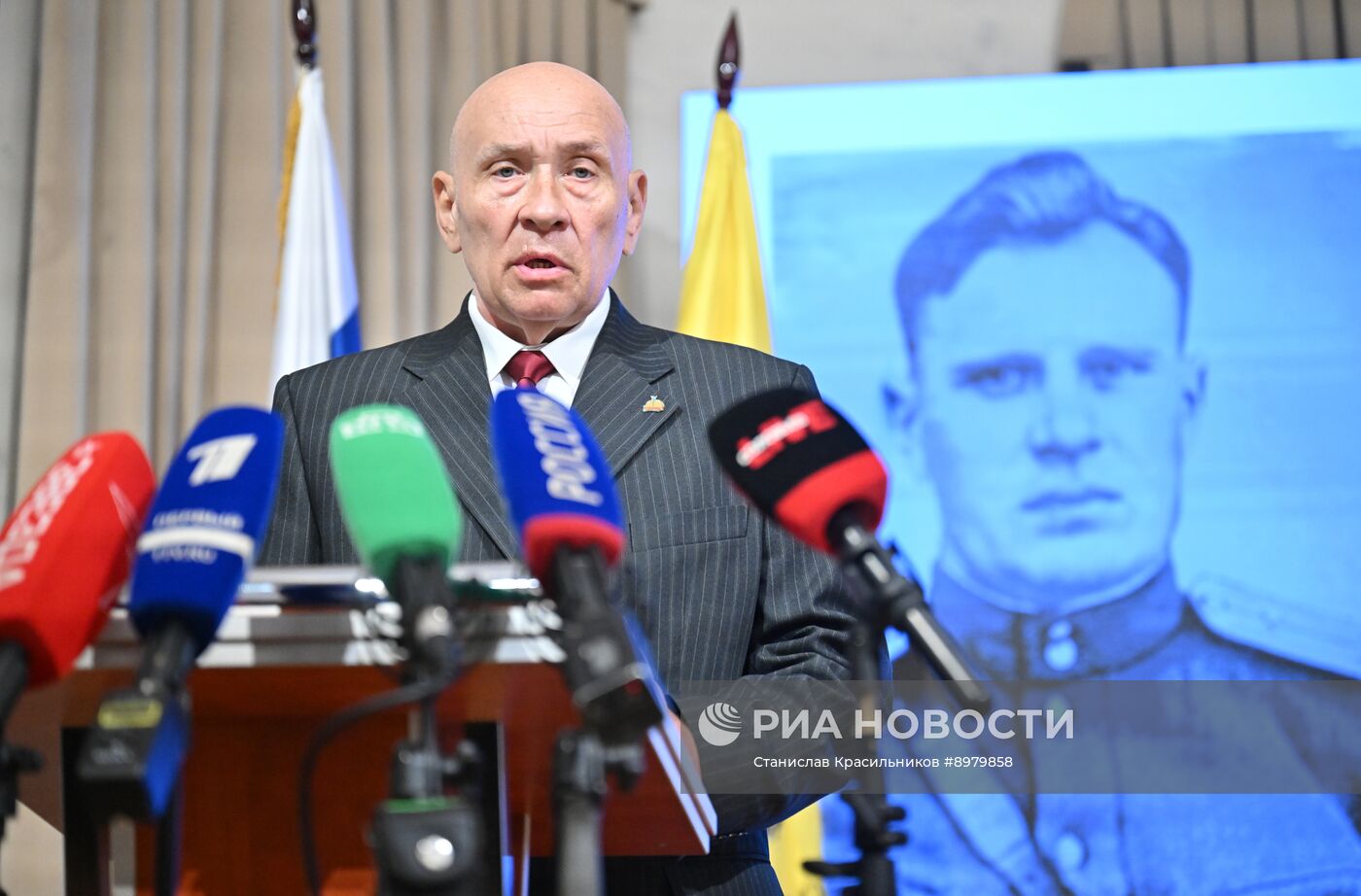 Передача золотой звезды Героя России потомкам А.П. Береста