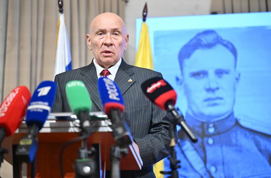 Передача золотой звезды Героя России потомкам А.П. Береста 