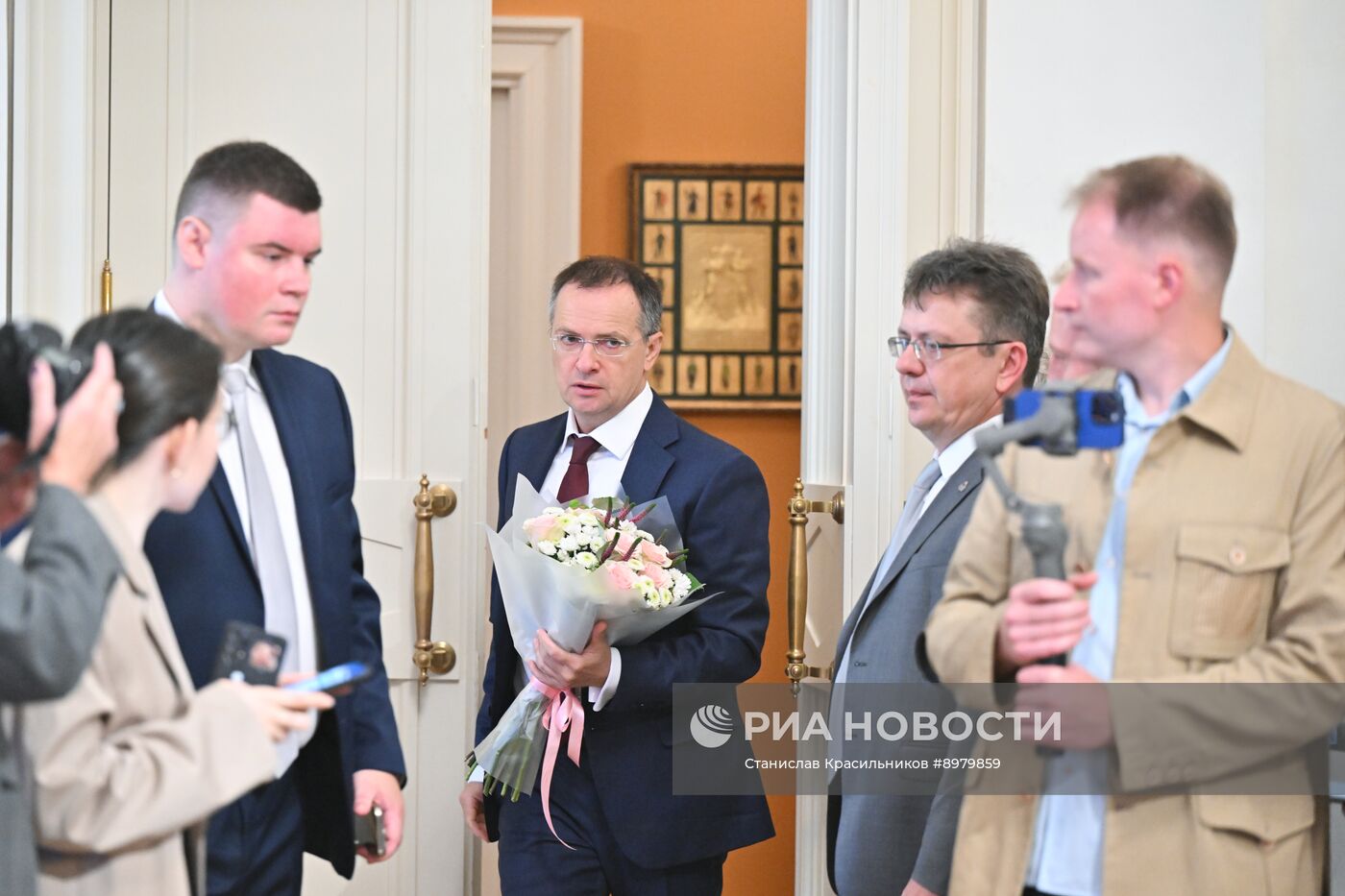 Передача золотой звезды Героя России потомкам А.П. Береста