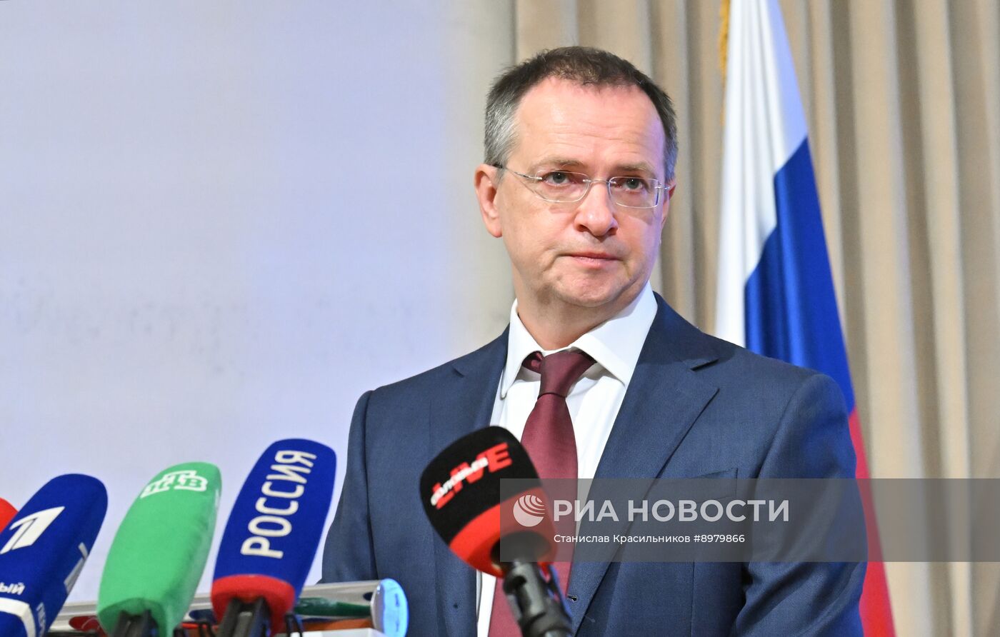 Передача золотой звезды Героя России потомкам А.П. Береста 