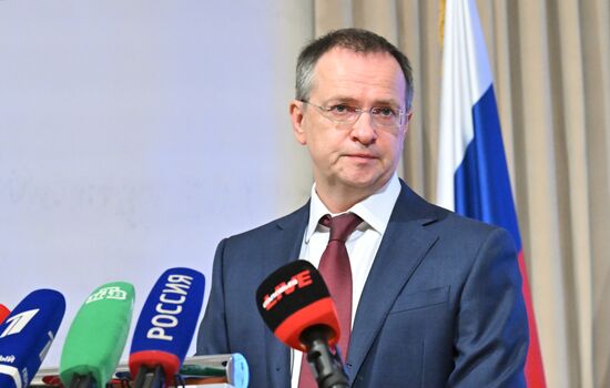 Передача золотой звезды Героя России потомкам А.П. Береста 