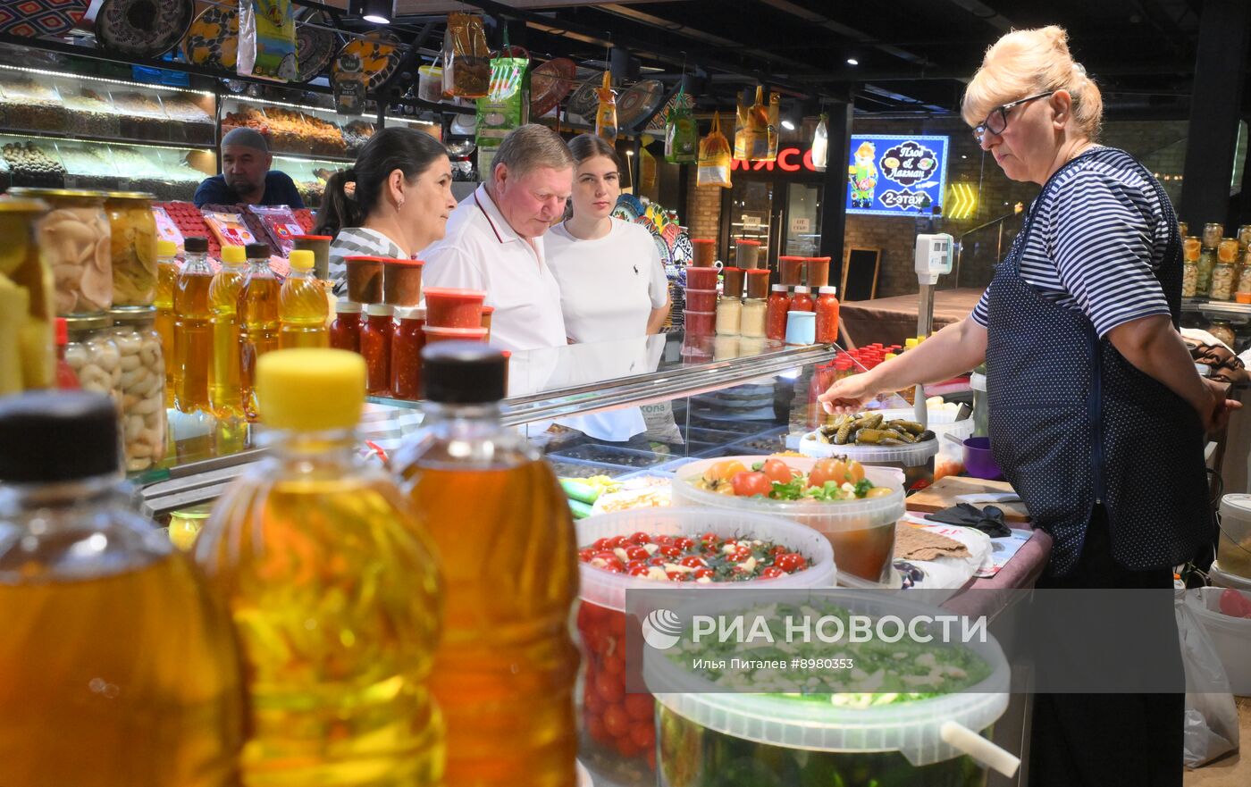 Работа Москворецкого рынка