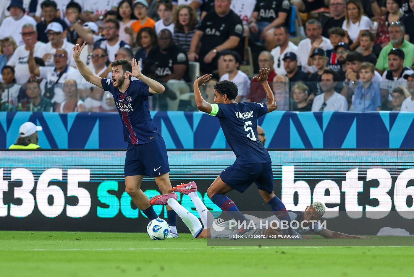 Футбол. Суперкубок УЕФА. ПСЖ (Франция) - "Тоттенхэм" (Англия)