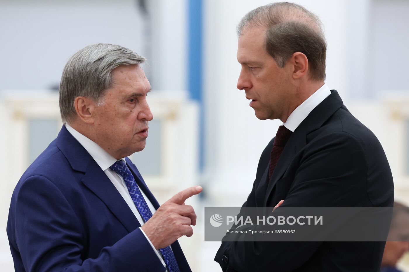 Президент Владимир Путин провел совещание о подготовке российско-американской встречи в верхах