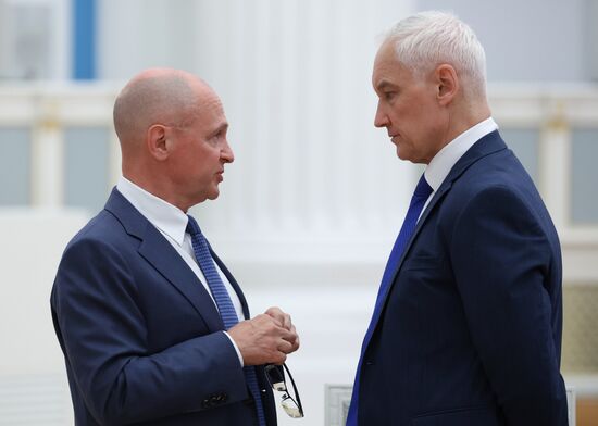 Президент Владимир Путин провел совещание о подготовке российско-американской встречи в верхах