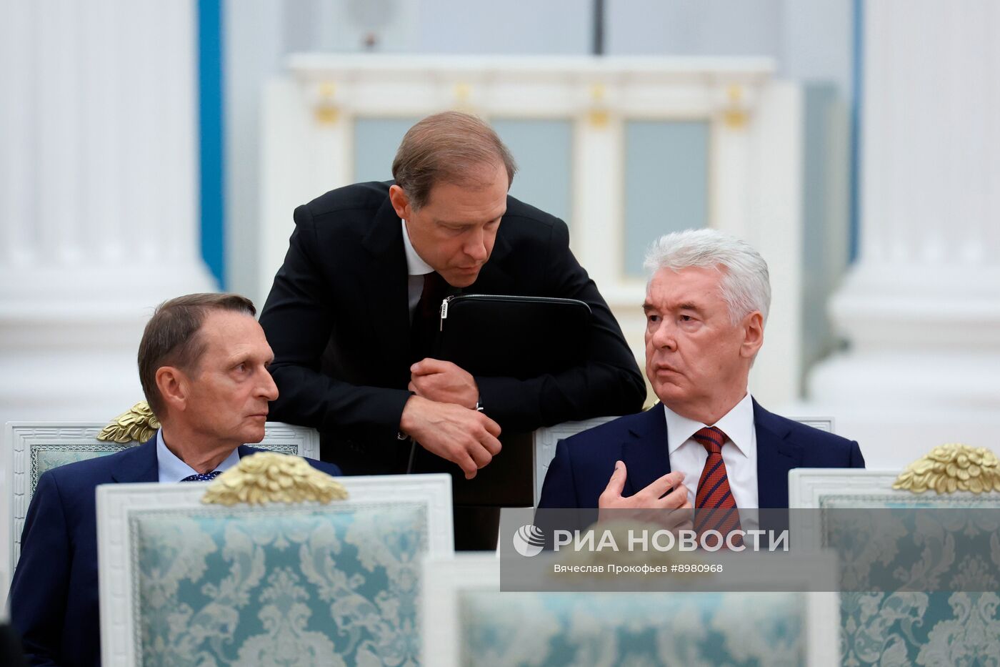 Президент Владимир Путин провел совещание о подготовке российско-американской встречи в верхах