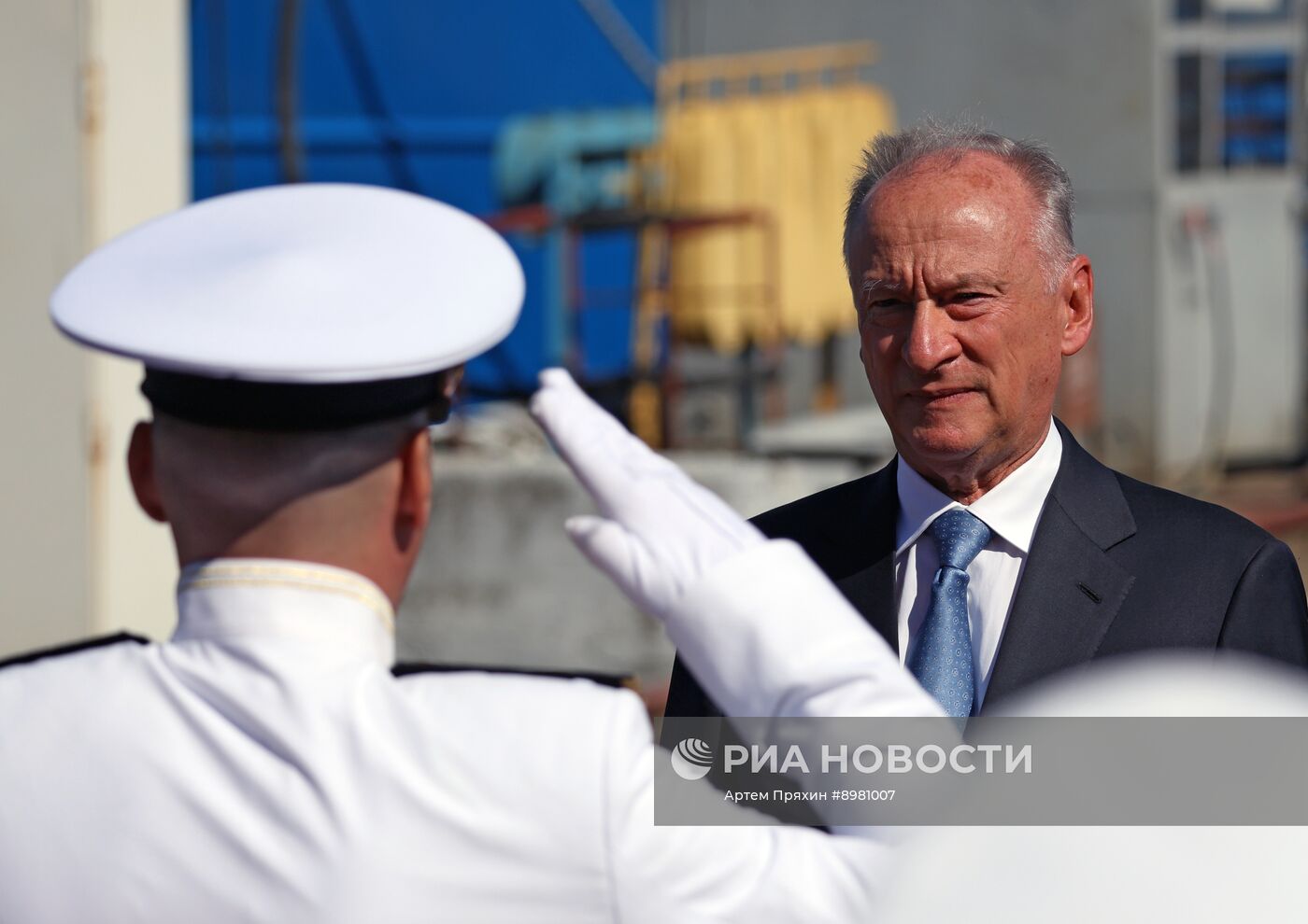 Церемония спуска на воду фрегата "Адмирал Амелько" в Санкт-Петербурге