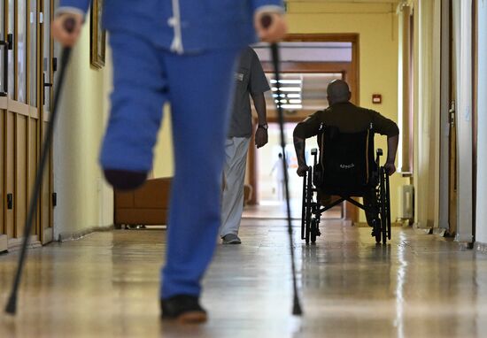 Председатель ЦК КПРФ Геннадий Зюганов посетил филиал военного госпиталя им. А. А. Вишневского