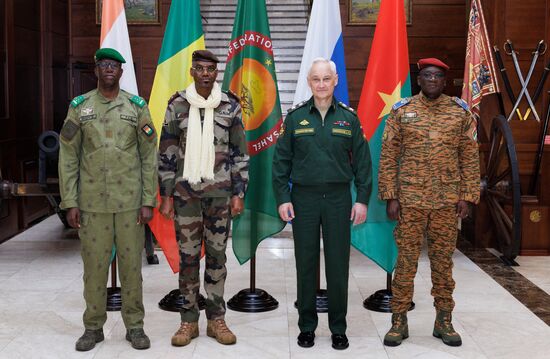 Министр обороны РФ А. Белоусов провел встречу с главами оборонных ведомств Буркино-Фасо, Мали и Нигера