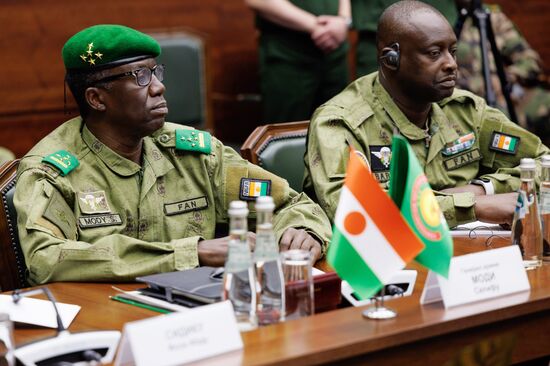 Министр обороны РФ А. Белоусов провел встречу с главами оборонных ведомств Буркино-Фасо, Мали и Нигера