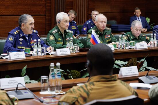 Министр обороны РФ А. Белоусов провел встречу с главами оборонных ведомств Буркино-Фасо, Мали и Нигера