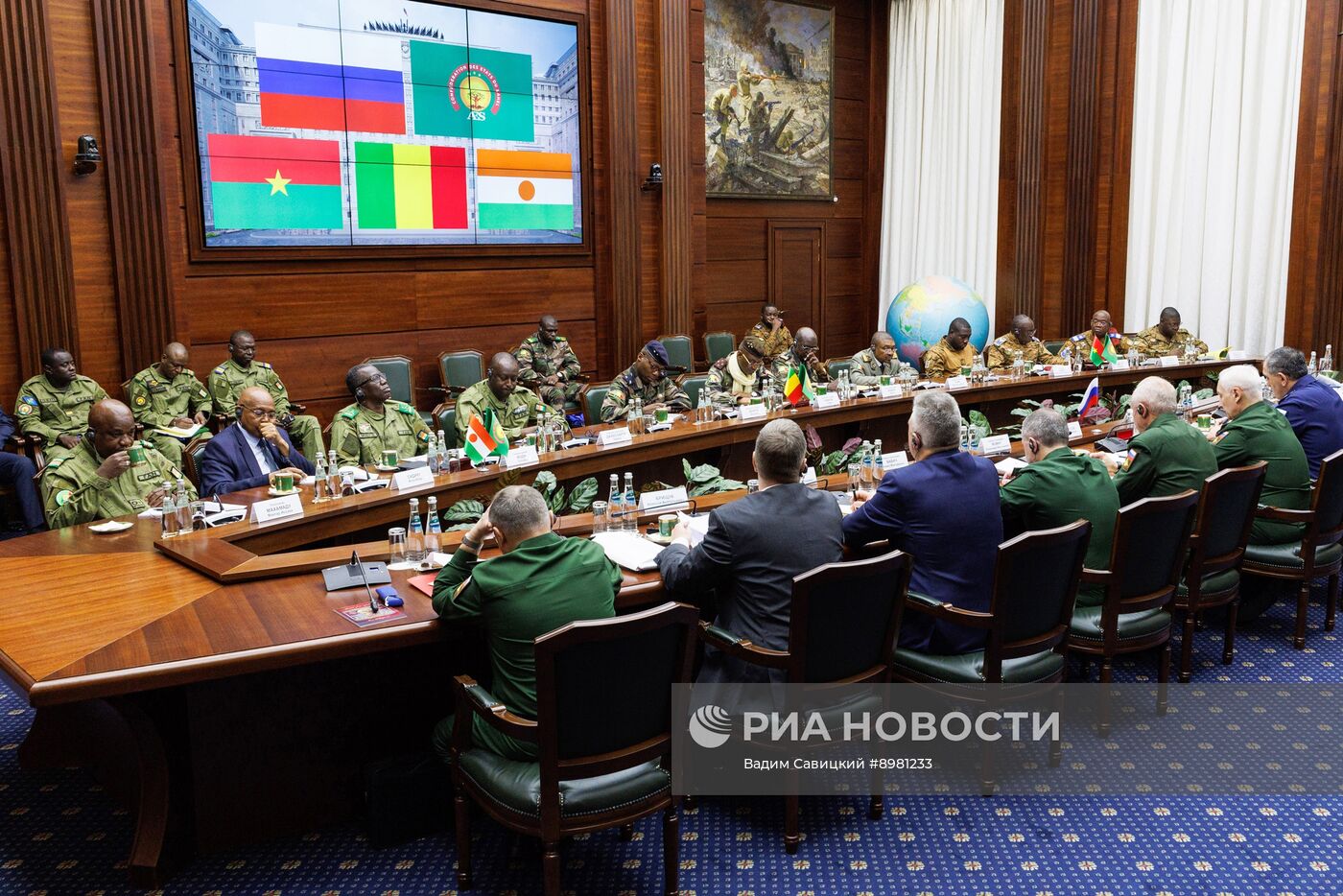 Министр обороны РФ А. Белоусов провел встречу с главами оборонных ведомств Буркино-Фасо, Мали и Нигера