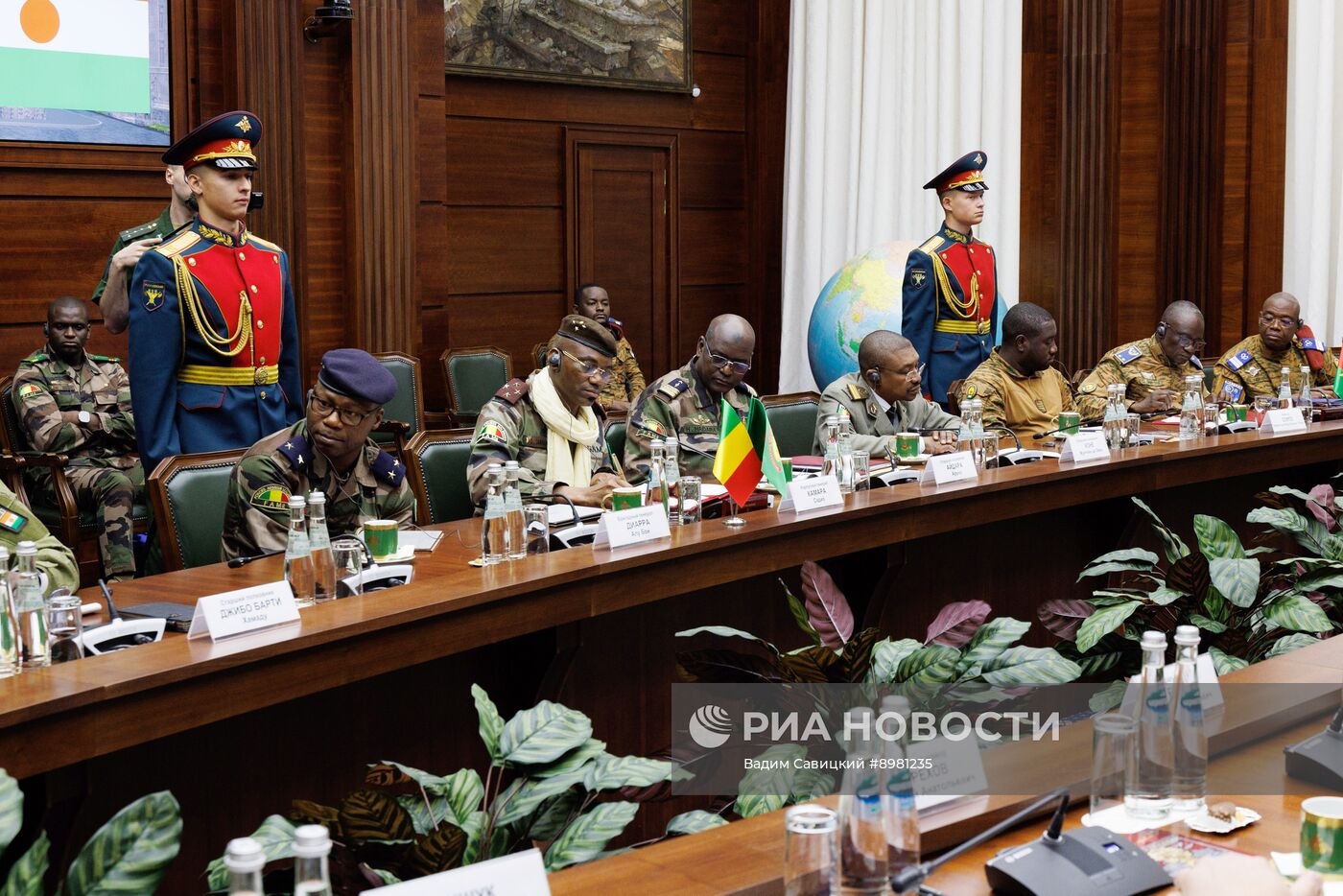 Министр обороны РФ А. Белоусов провел встречу с главами оборонных ведомств Буркино-Фасо, Мали и Нигера