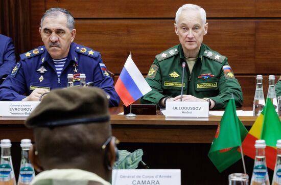 Министр обороны РФ А. Белоусов провел встречу с главами оборонных ведомств Буркино-Фасо, Мали и Нигера