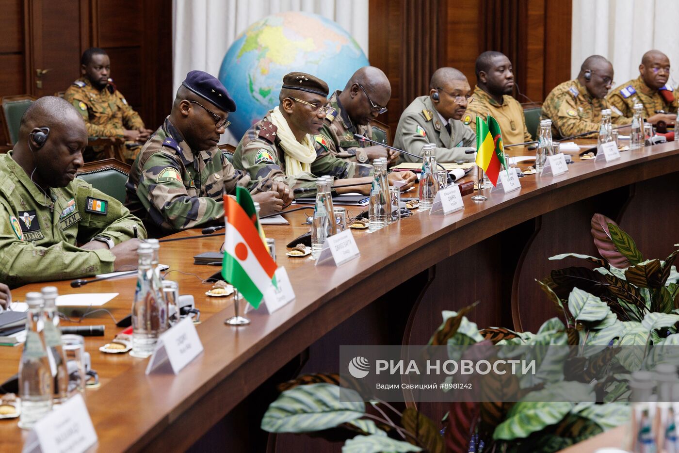 Министр обороны РФ А. Белоусов провел встречу с главами оборонных ведомств Буркино-Фасо, Мали и Нигера