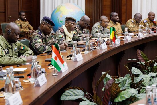 Министр обороны РФ А. Белоусов провел встречу с главами оборонных ведомств Буркино-Фасо, Мали и Нигера