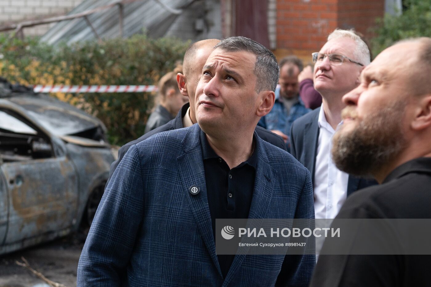 Последствия атаки беспилотника на жилой дом в Курске