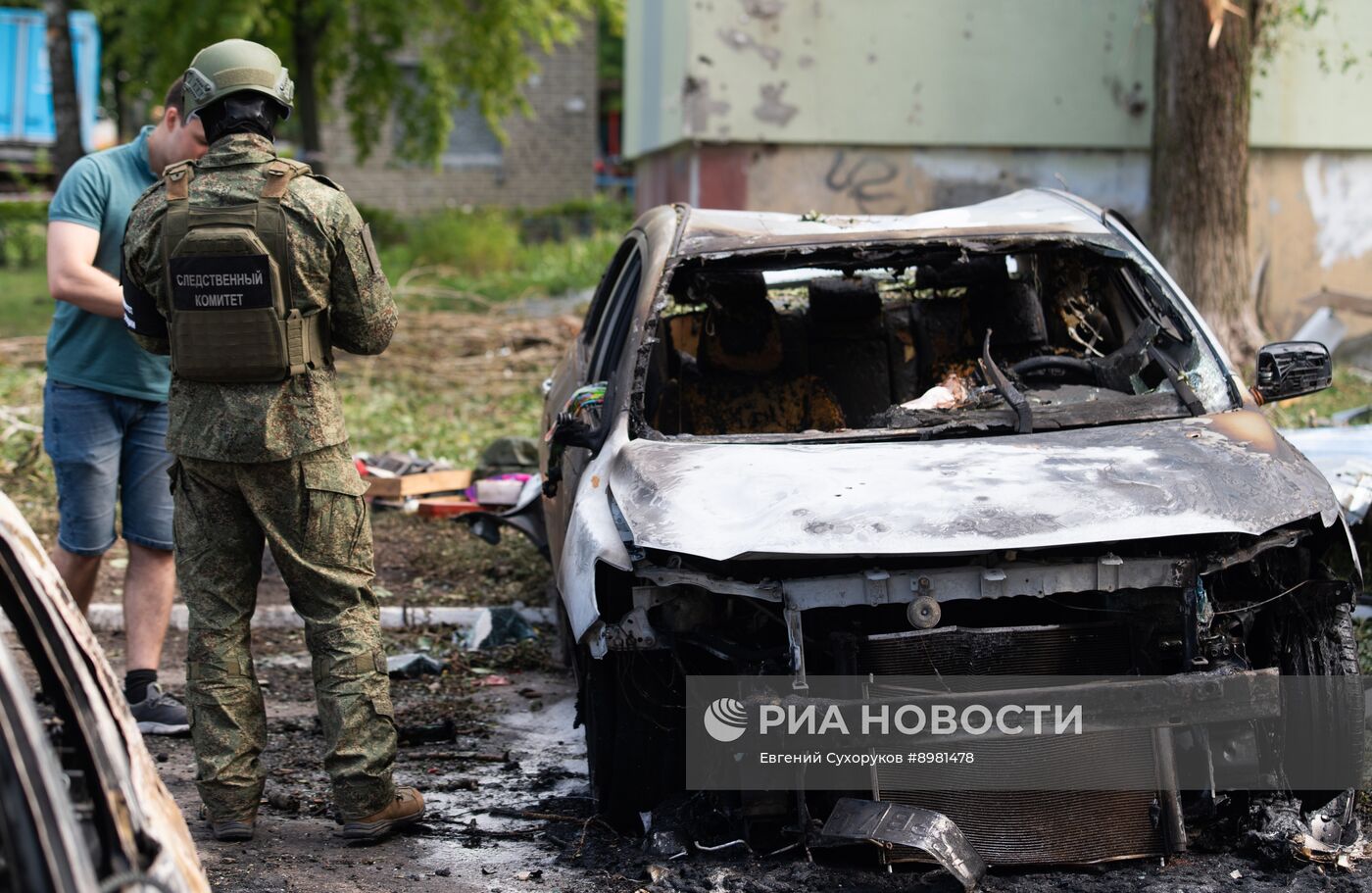 Последствия атаки беспилотника на жилой дом в Курске