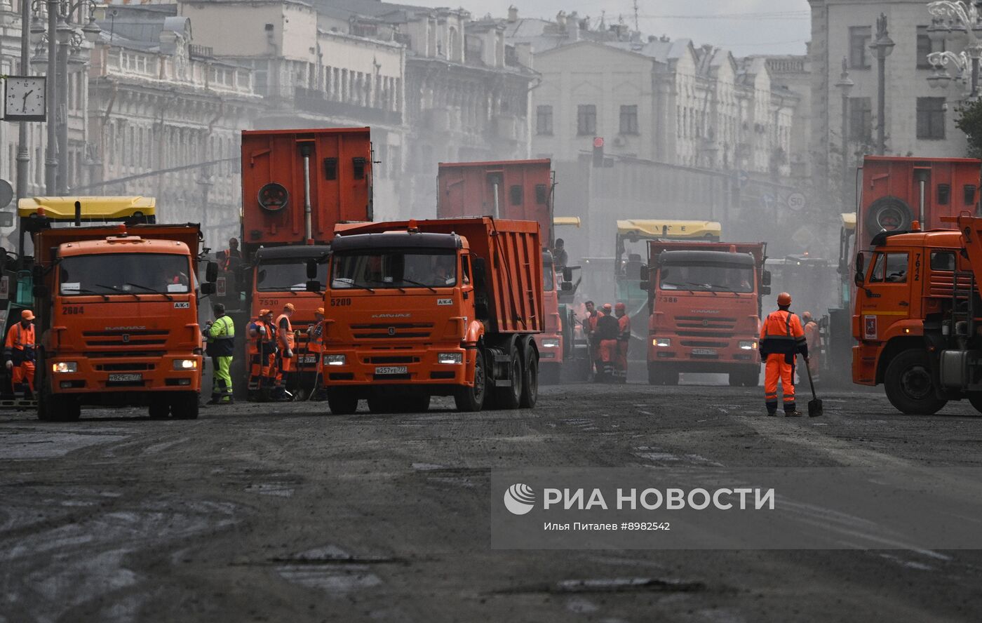 Тверскую улицу перекрыли для замены асфальта