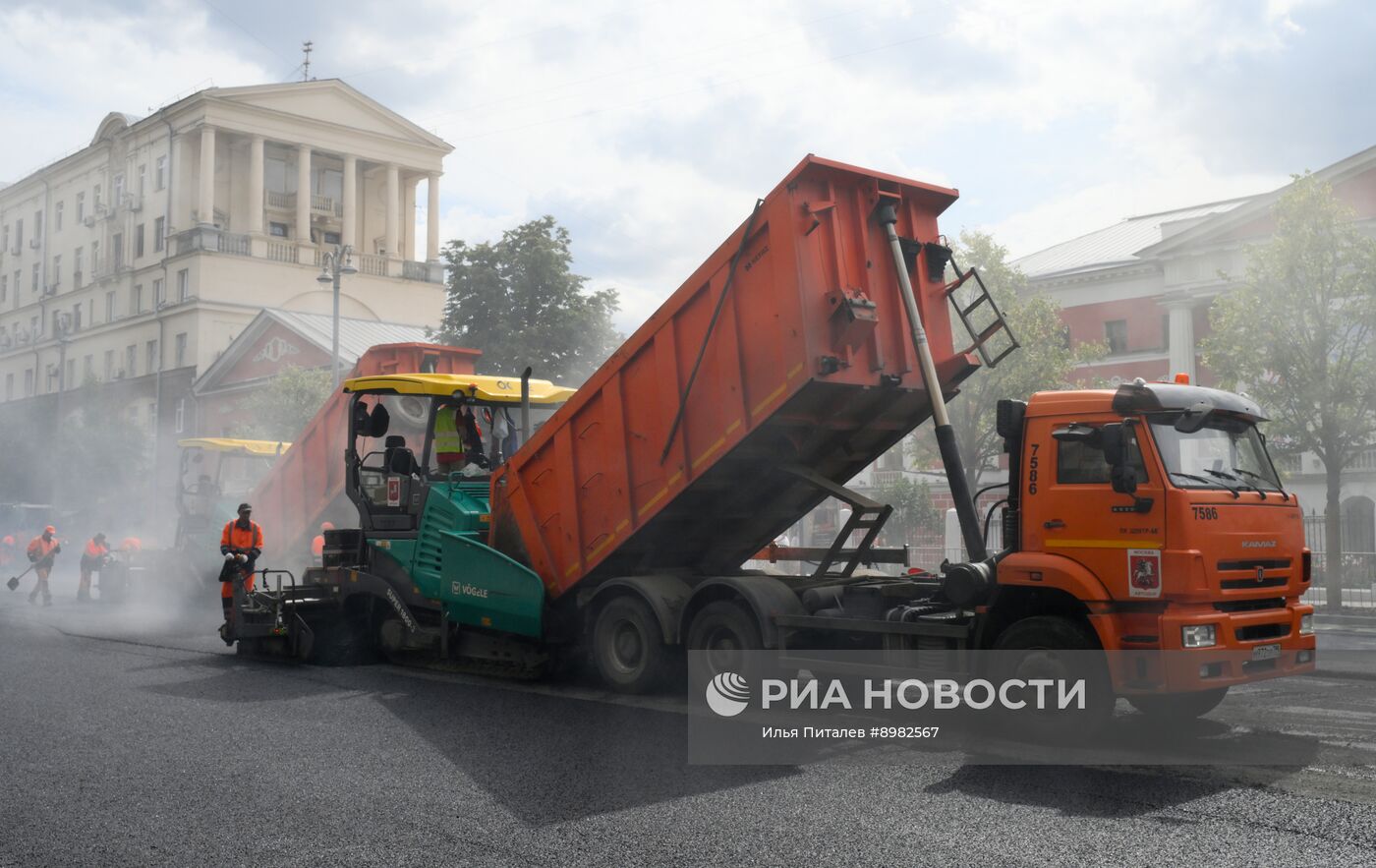 Тверскую улицу перекрыли для замены асфальта